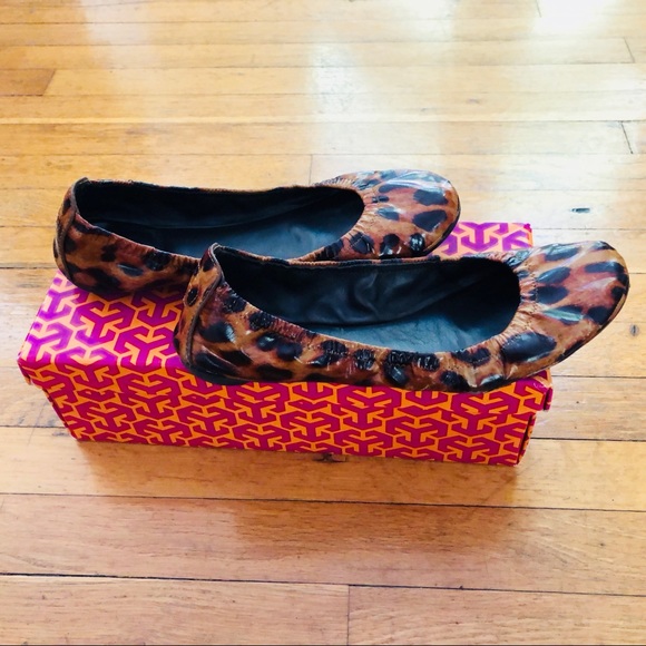 Tory Burch Leopard Flats Size 8 - Picture 3 of 4